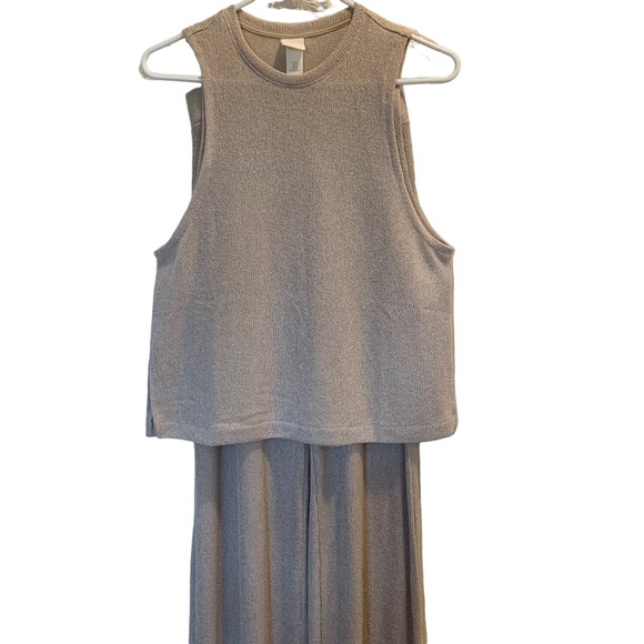 H&M Pants - H&M 2-piece Top & Pants Set Size Small